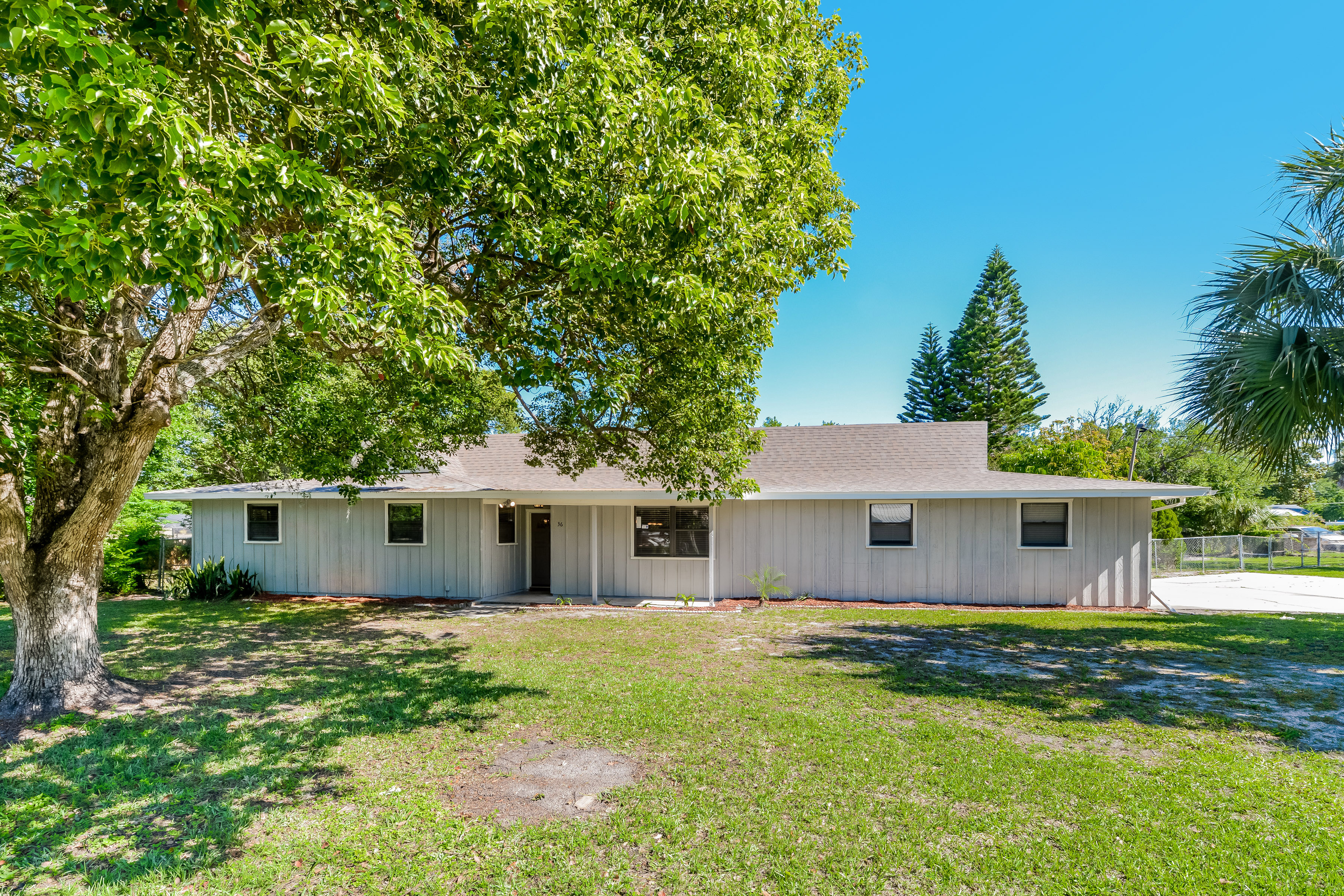 36 Sanford Ave DeBary, FL 32713